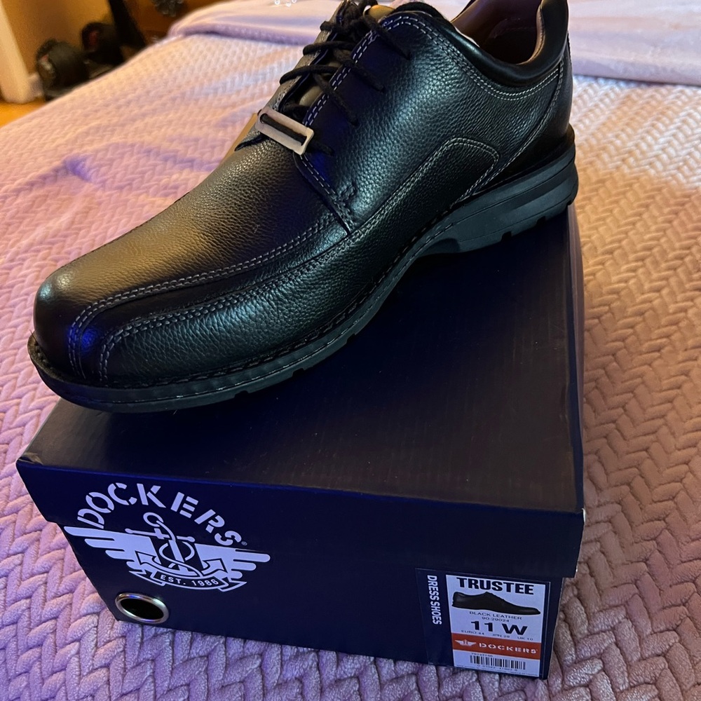 Dockers Black Leather Oxfords